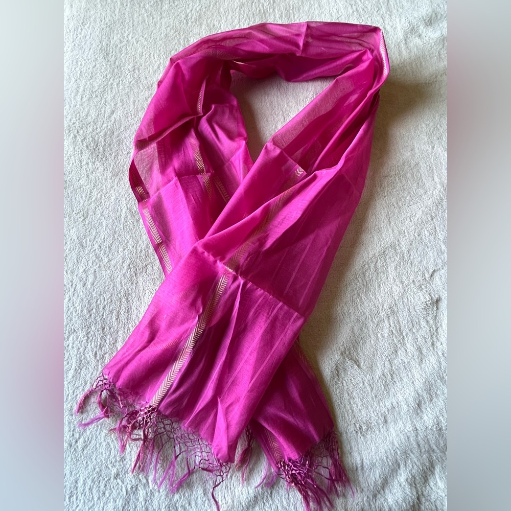 Elegant vibrant pink scarf with gold thread trim and fringe, new condition.